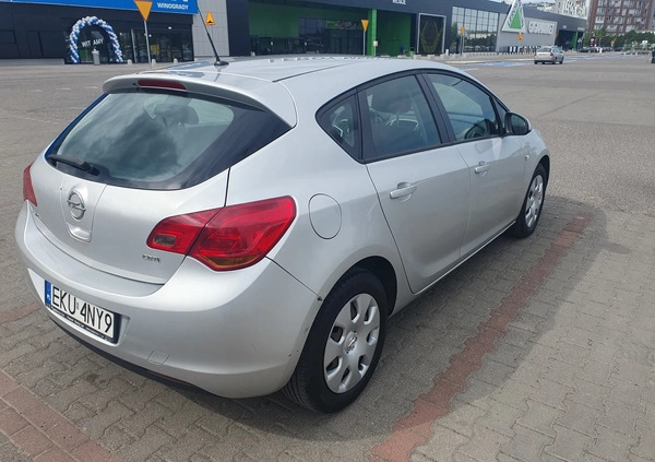 Opel Astra cena 20000 przebieg: 302476, rok produkcji 2011 z Poznań małe 191